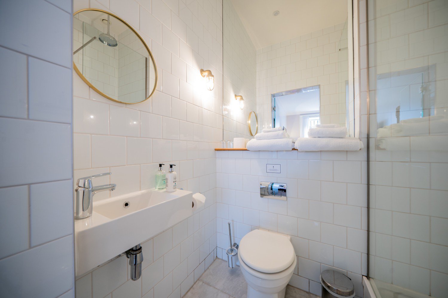 Executive Double Room 11 Bathroom