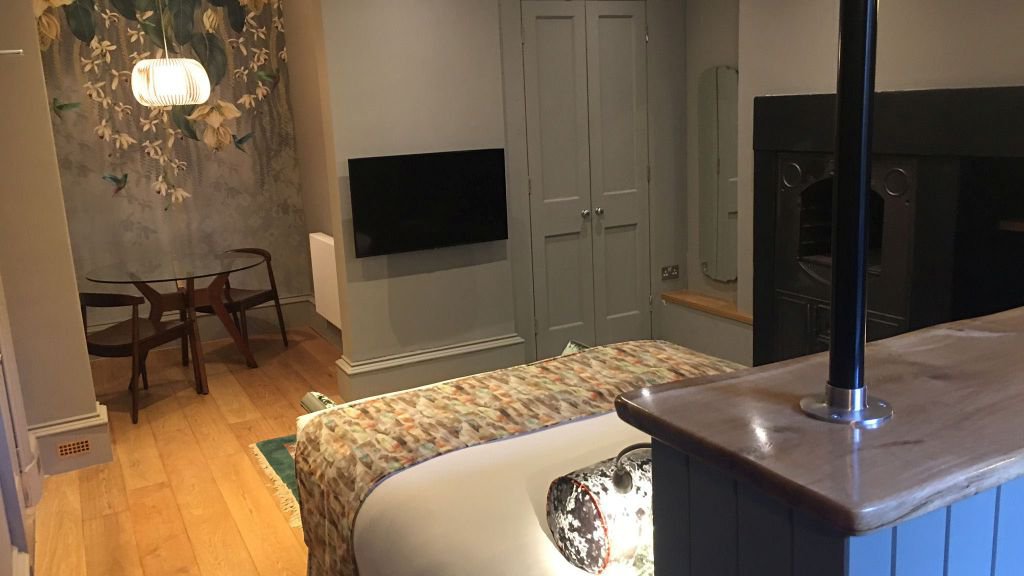 Mini Suite Room 14