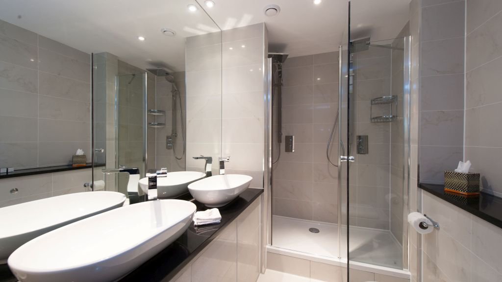 Mini Suite Room 3 Bathroom