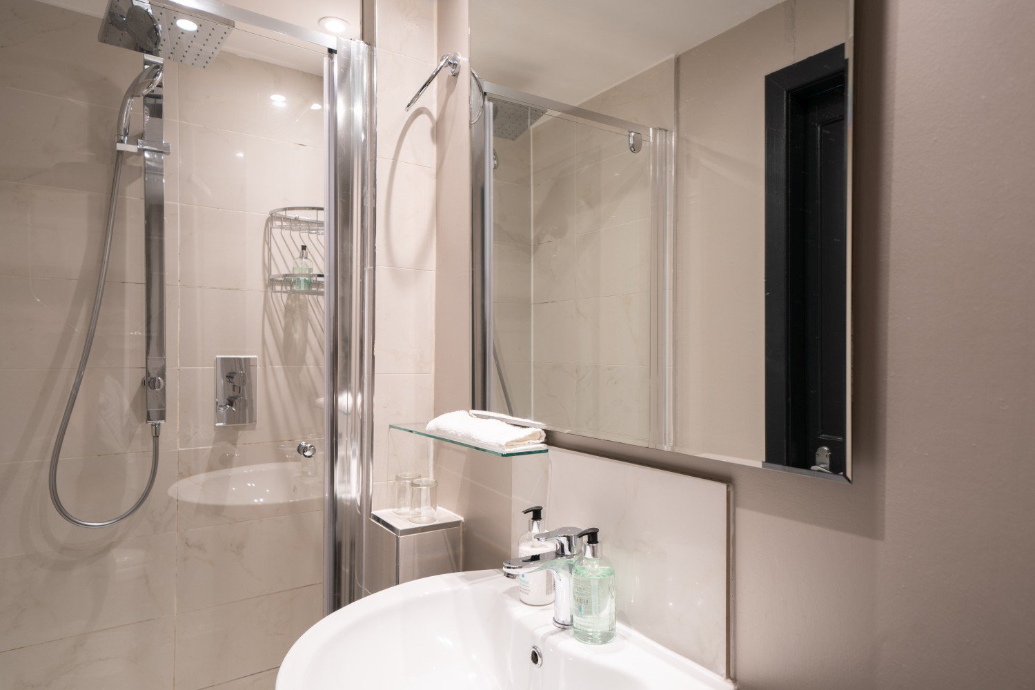 Small Double Bathroom Room 7