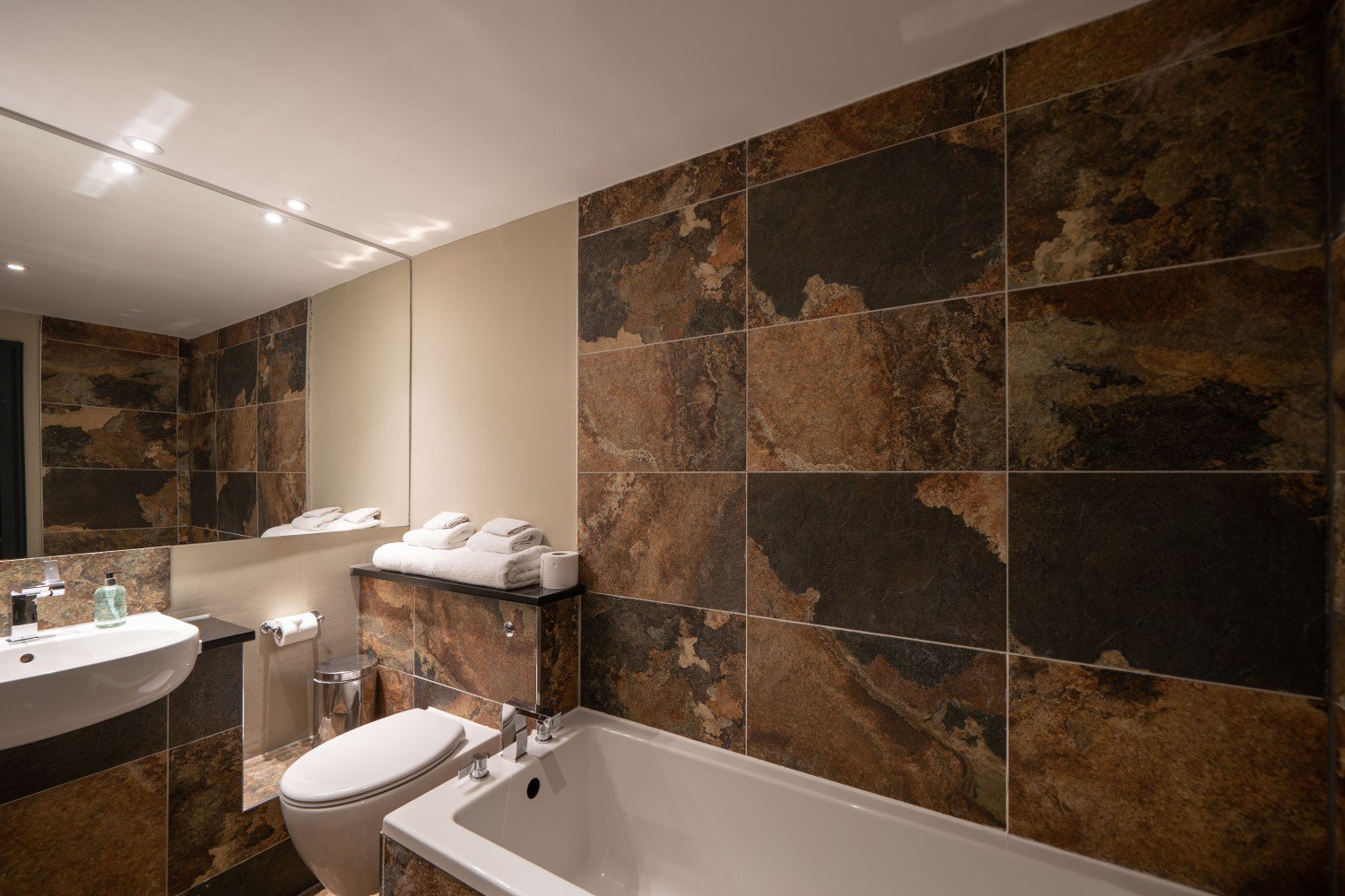 Standard Double Bathroom Room 1