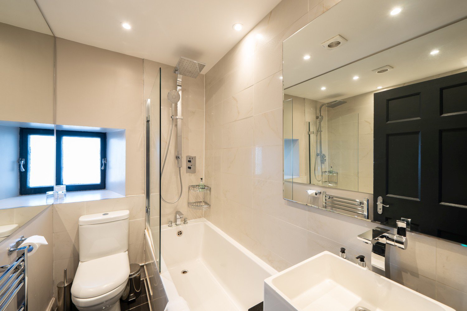 Standard Double Bathroom Room 10
